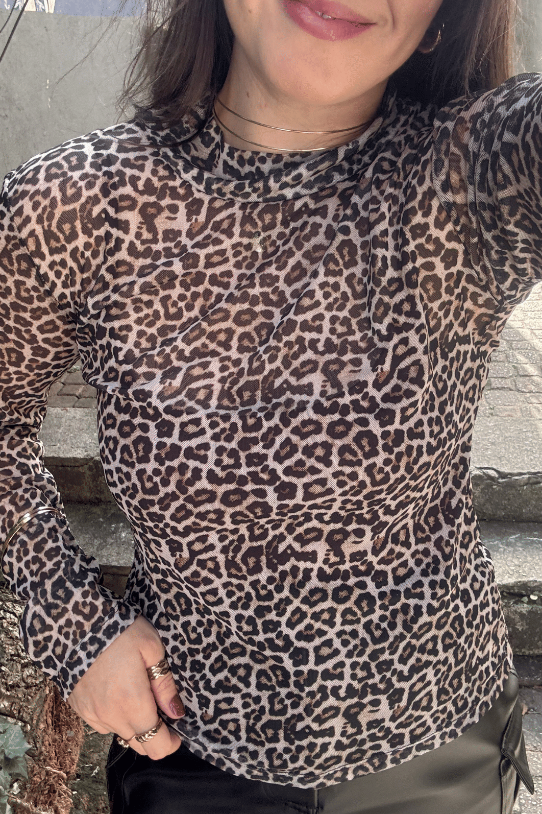 Blusa de tule animal print onça Blusa de tule animal print onça