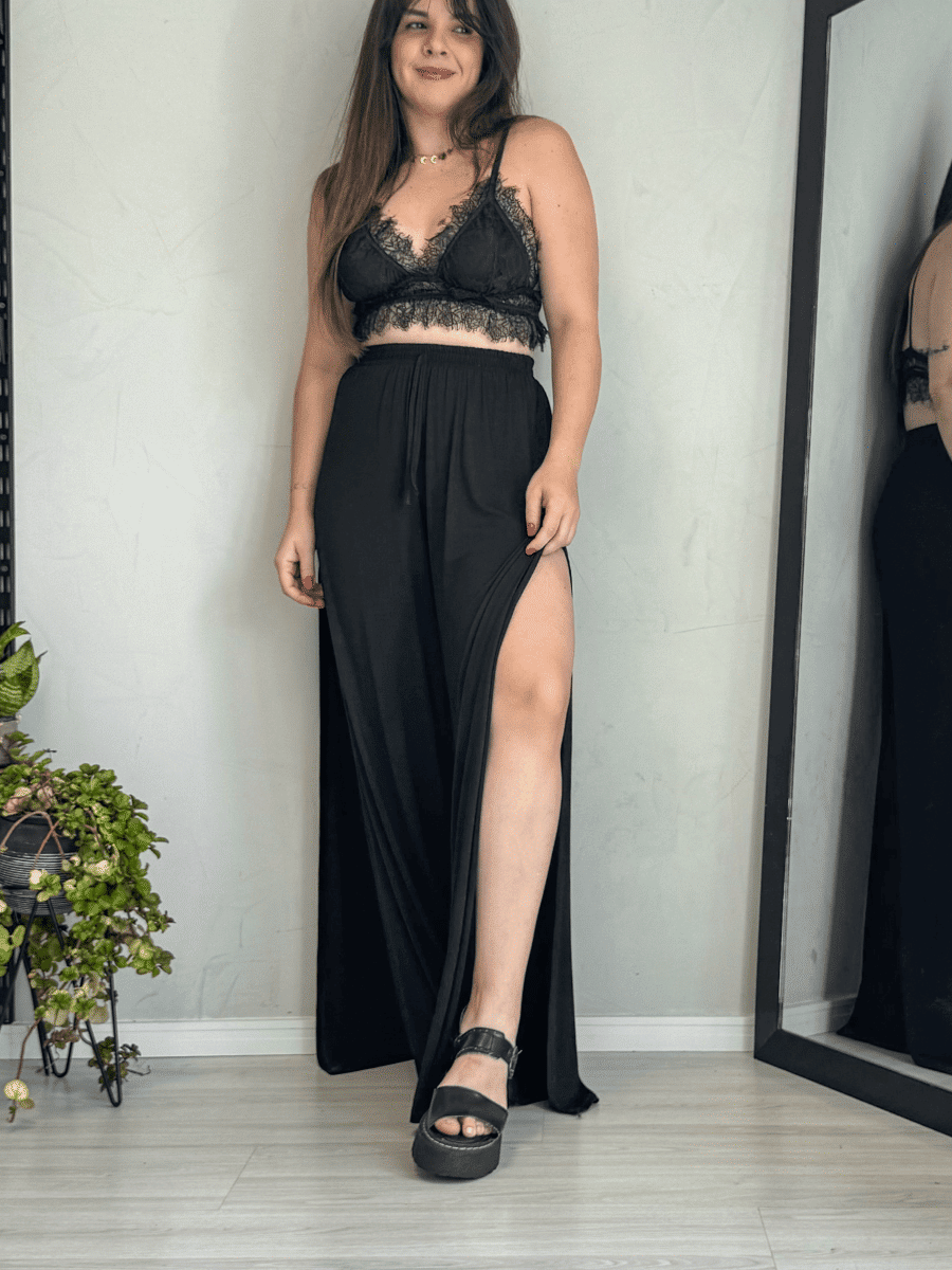 Pantalona com fenda Preta Pantalona com fenda Preta