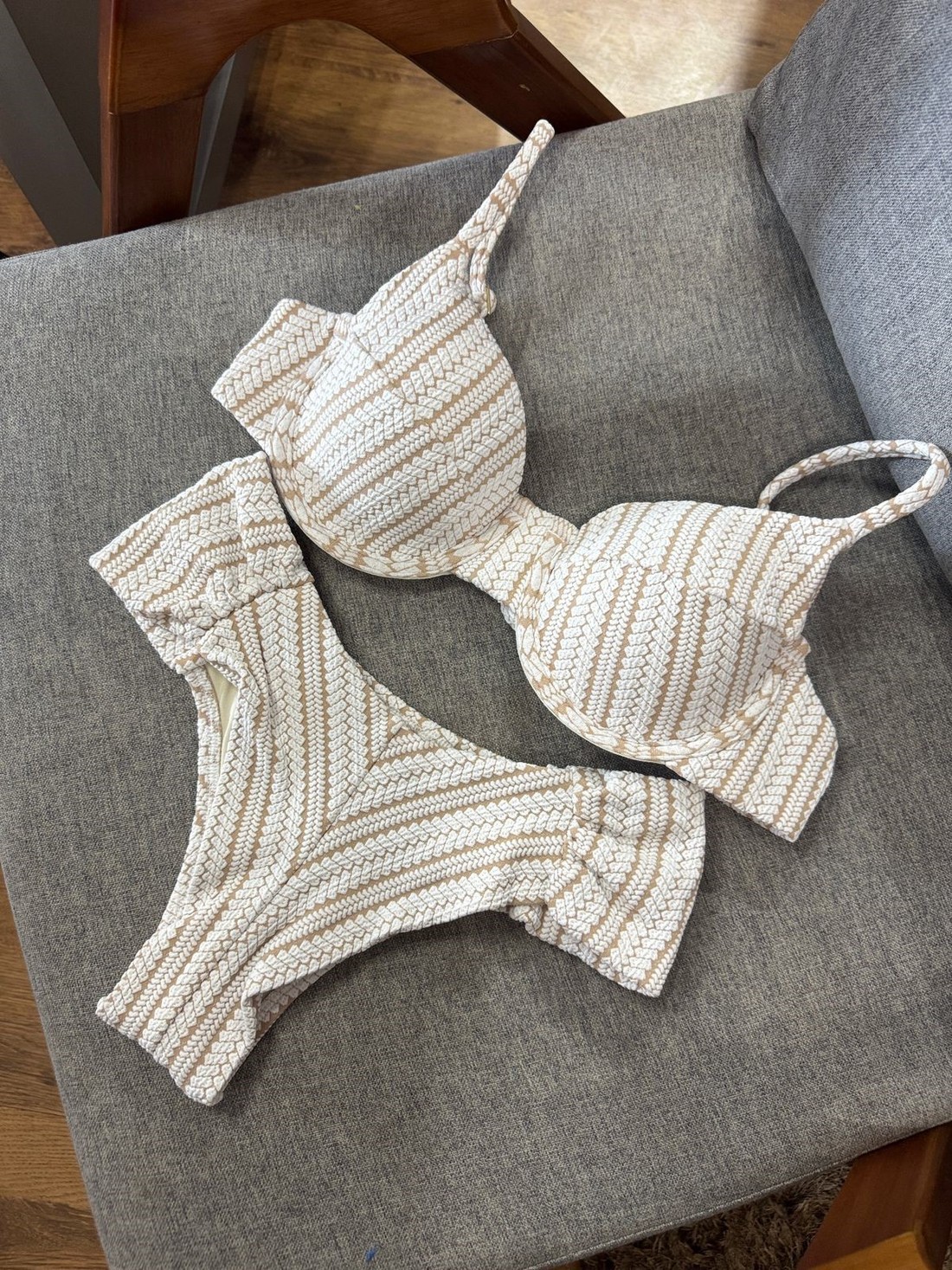 Aro Retrô Crochete com Borboleta Fio Duplo Aro Retrô Crochete com Borboleta Fio Duplo