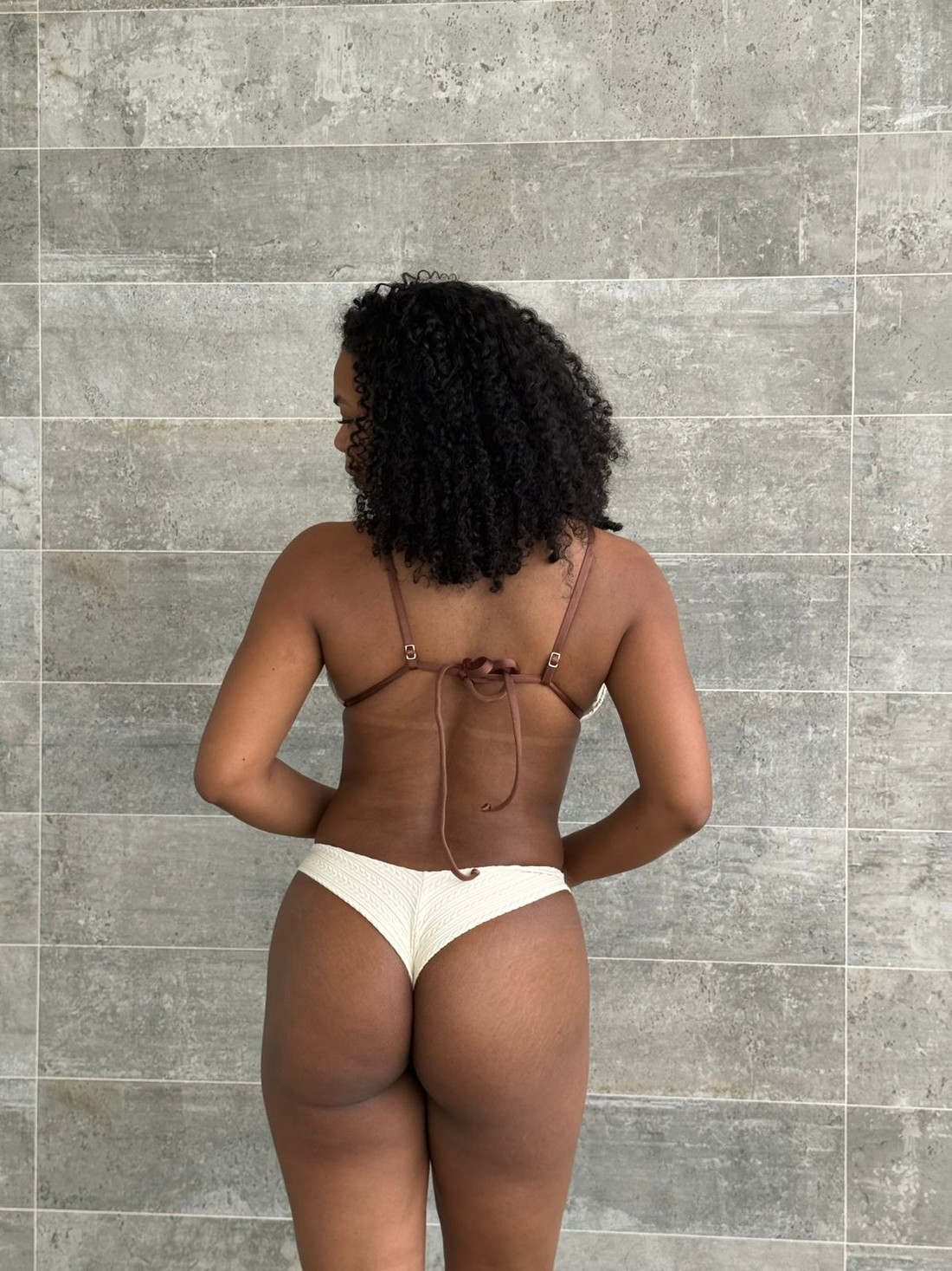 Conjunto Angélica Off White com Asa Delta Fio Duplo Conjunto Angélica Off White com Asa Delta Fio Duplo