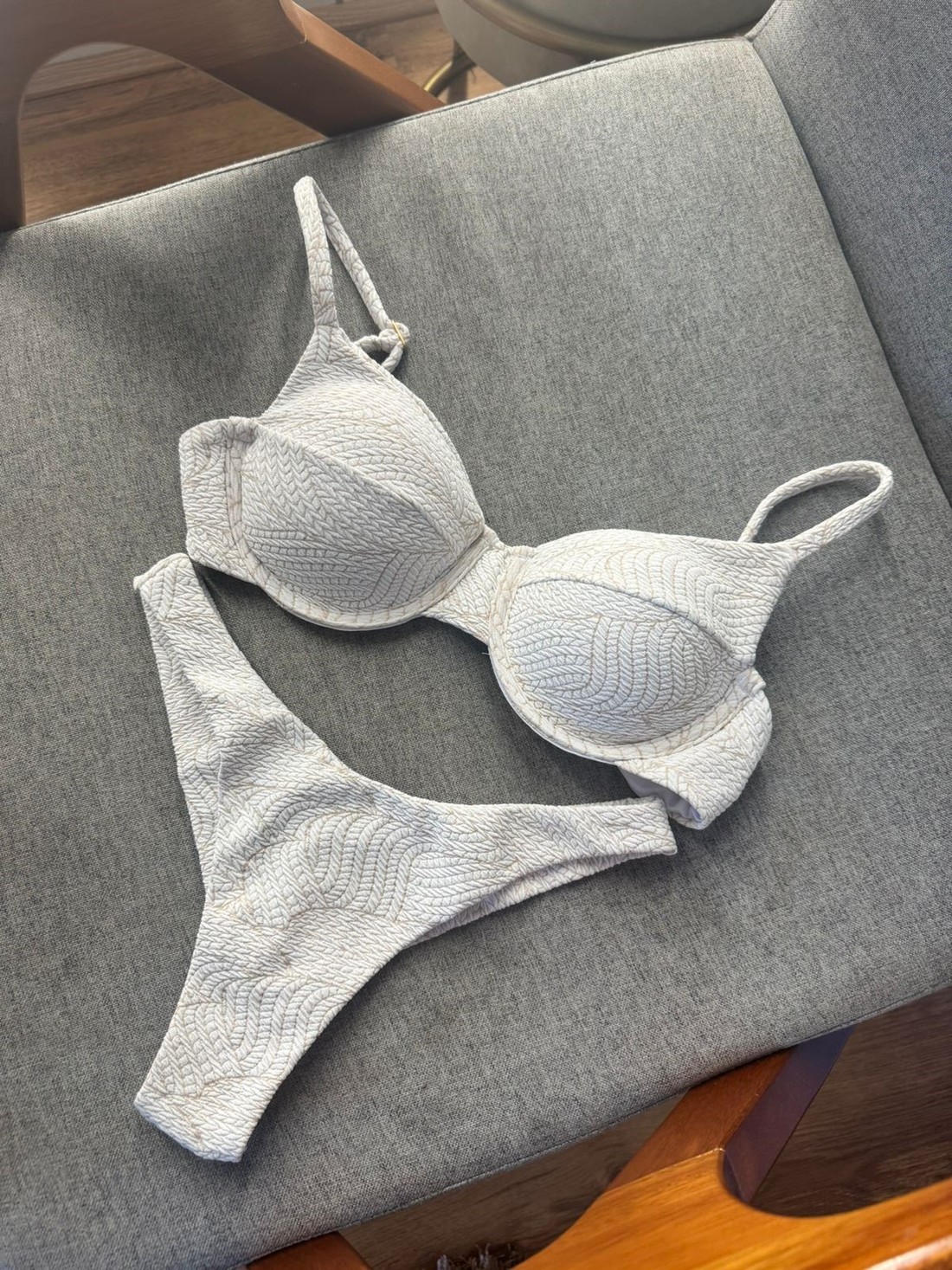 Aro Cordone com Asa Delta Fio Duplo - Bege Aro Cordone com Asa Delta Fio Duplo - Bege