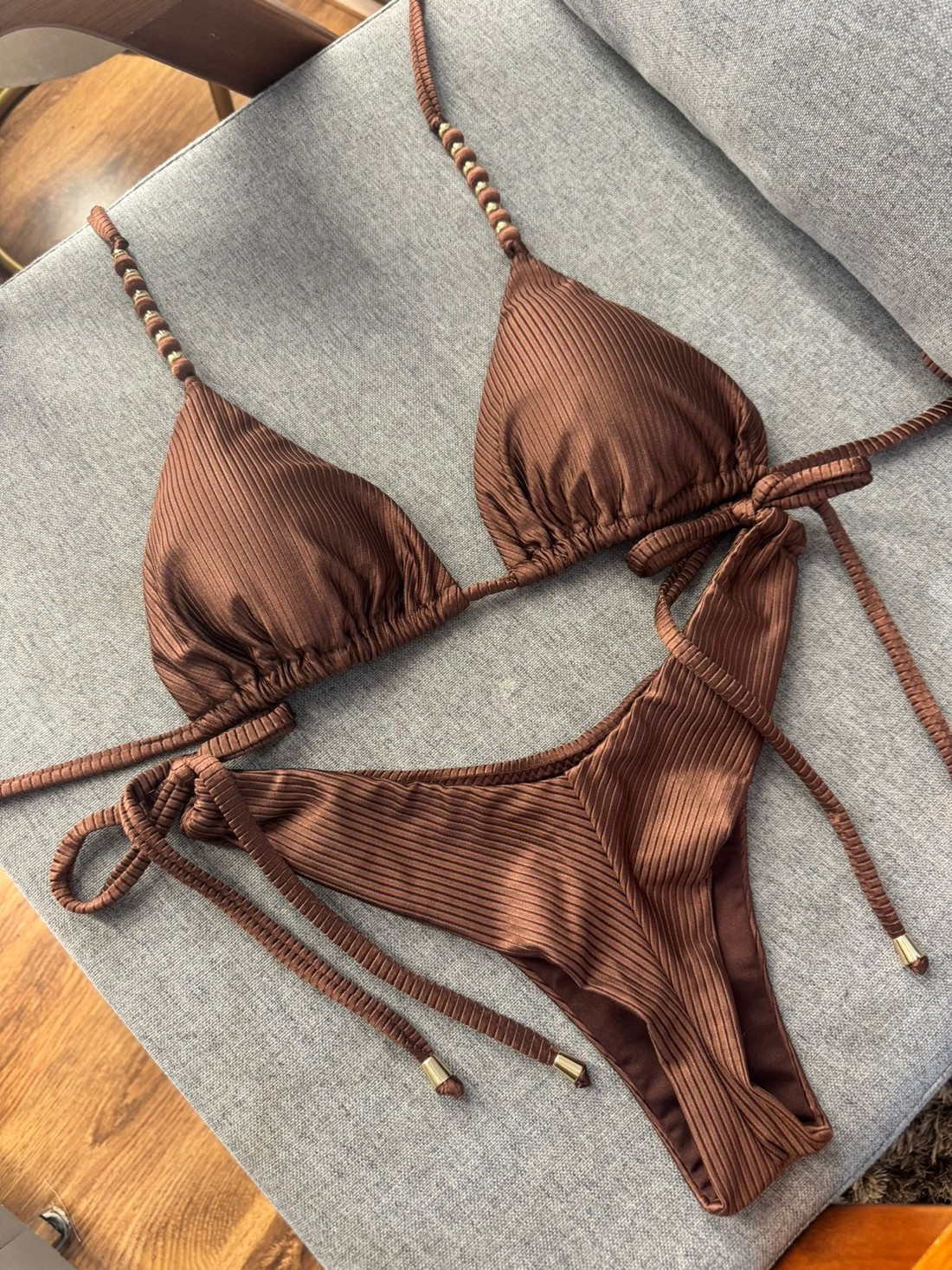 Cortininha Laura com asa delta regulável (Cappuccino)