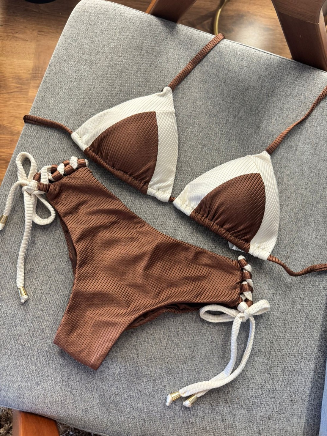 Cortininha Bicolor com Calcinha Búzios - Marrom/Off White