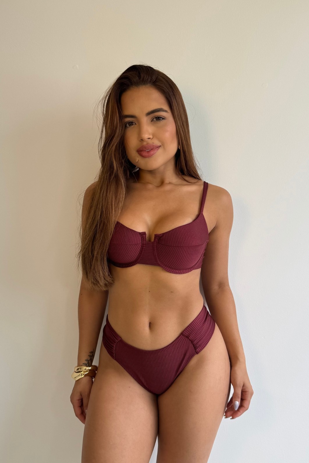 Aro Retrô com Borboleta Fio Duplo - Marsala Aro Retrô com Borboleta Fio Duplo - Marsala