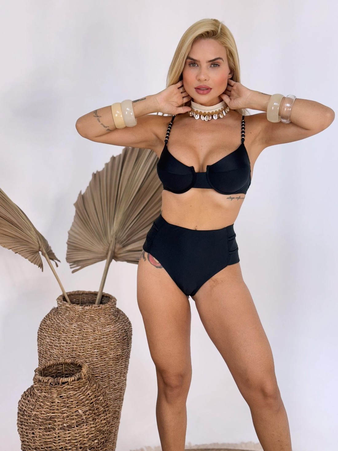 Aro Laura com Hot Pants Pala e Trança - Preto Aro Laura com Hot Pants Pala e Trança - Preto