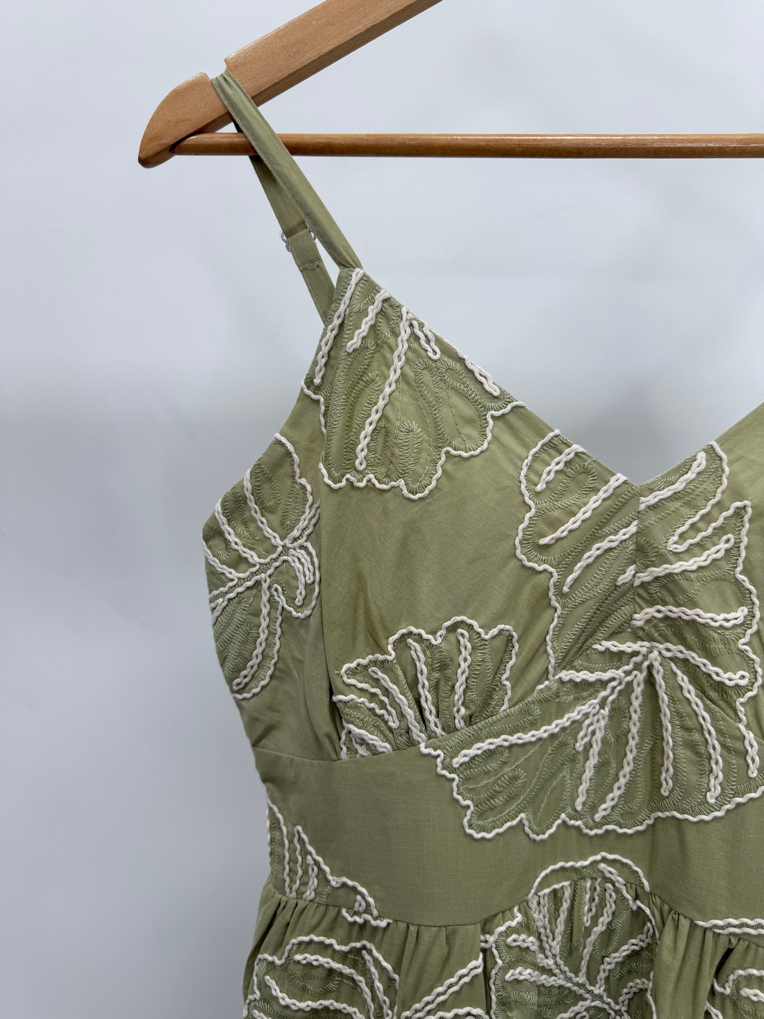 Vestido Midi Bordado Jade