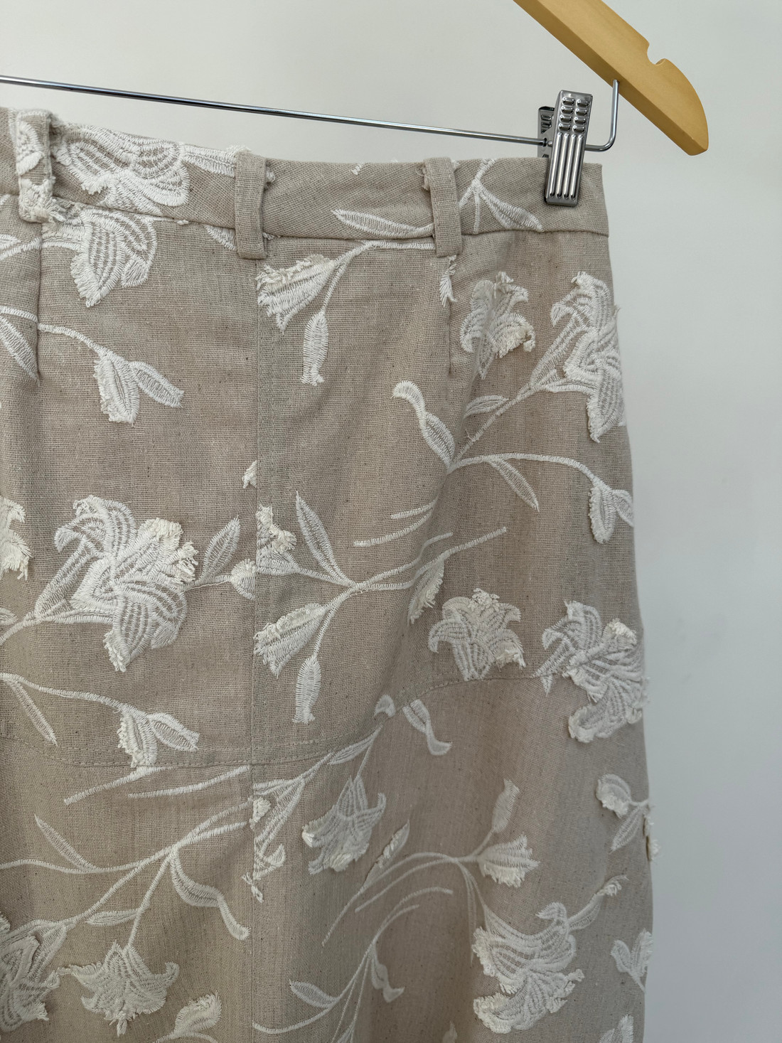 Saia Bordada Adrian Saia Bordada Adrian