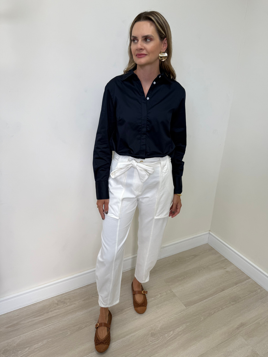 Calça em sarja com faixa Dandara Calça em sarja com faixa Dandara