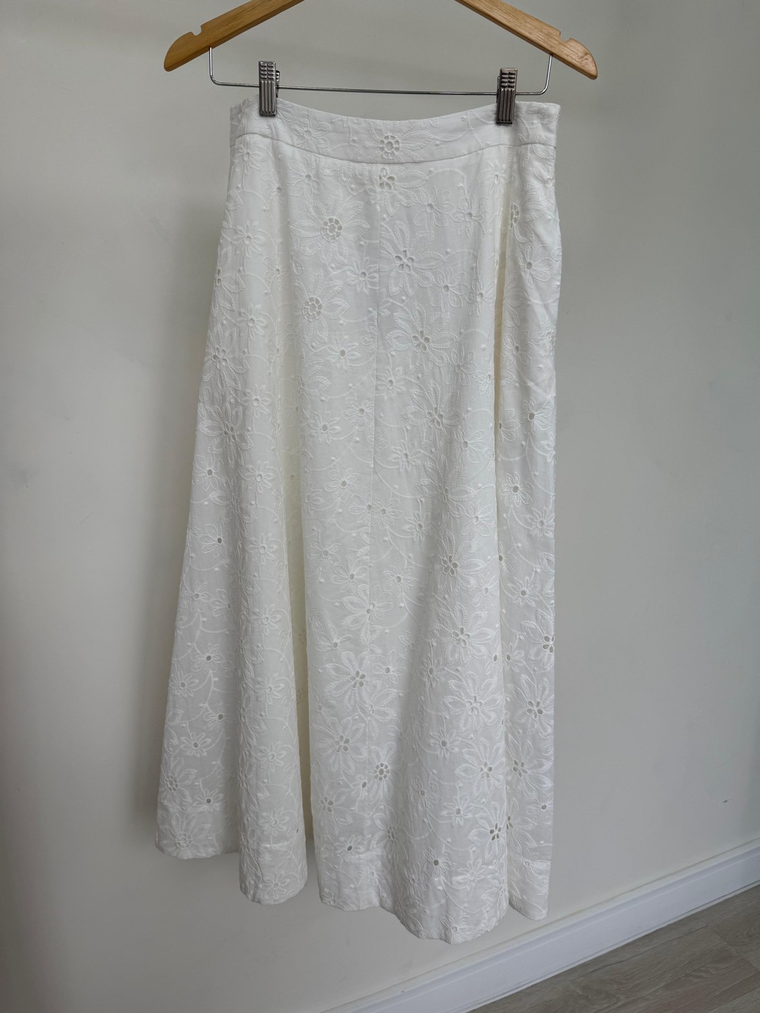 Saia Leslie Saia Leslie