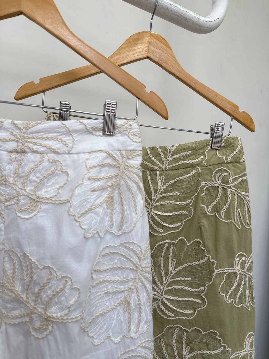 Shorts com Bordado Iris