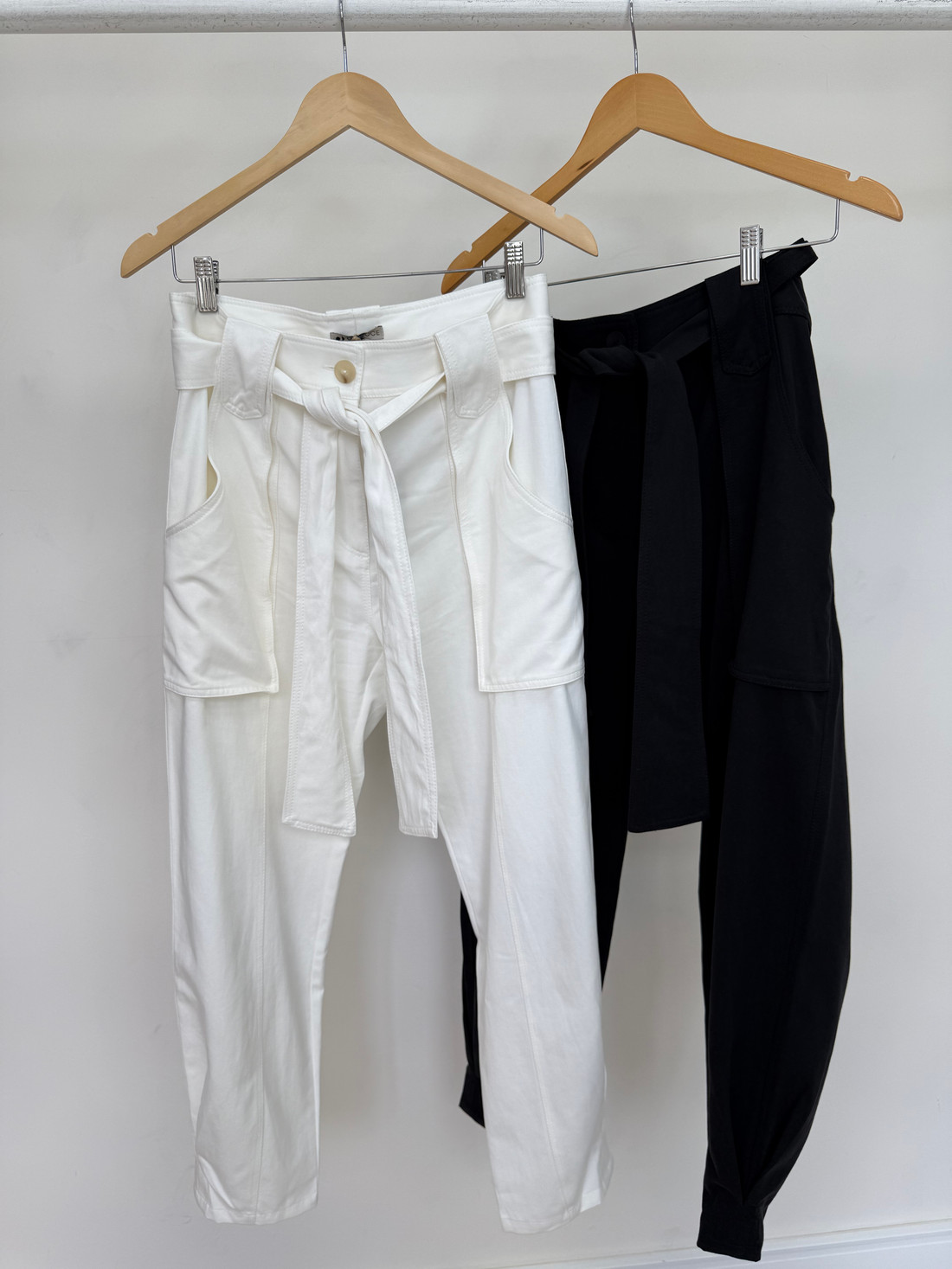 Calça em sarja com faixa Dandara Calça em sarja com faixa Dandara