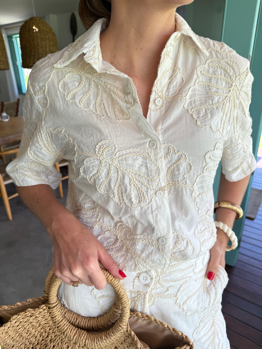 Camisa com Bordado Iris