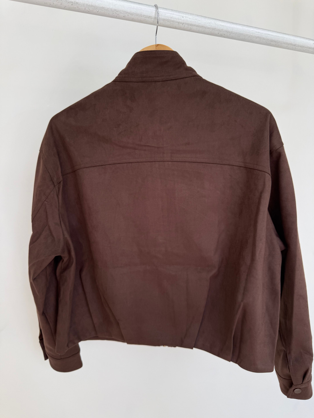 Jaqueta de Camurça com Franzido na Barra Maya Jaqueta de Camurça com Franzido na Barra Maya