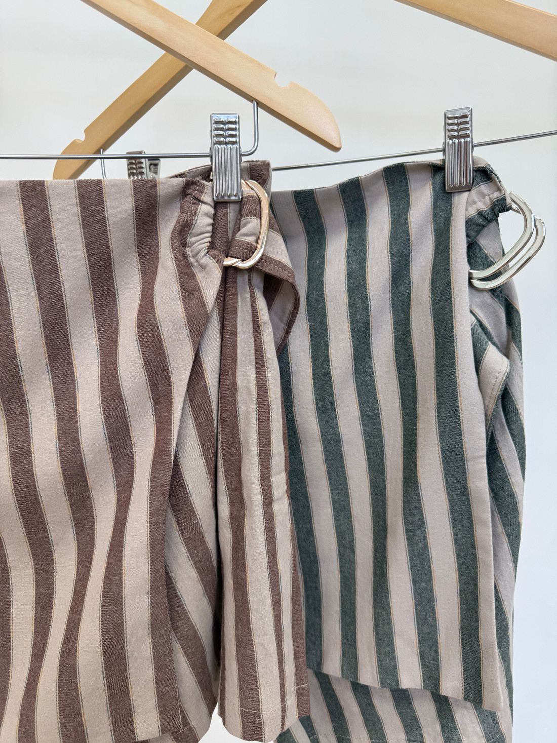 Shorts Saia Listrado Dalila Shorts Saia Listrado Dalila