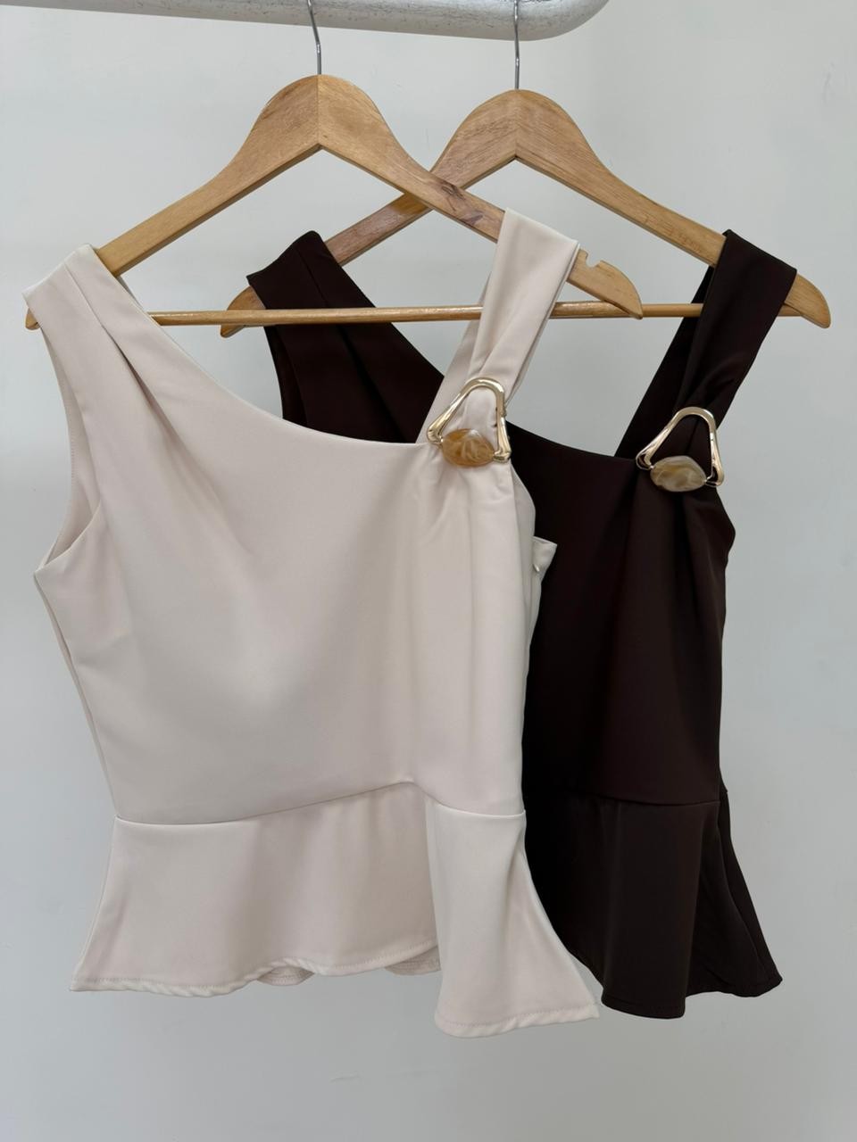 Blusa com Detalhe Dourado Lorraine