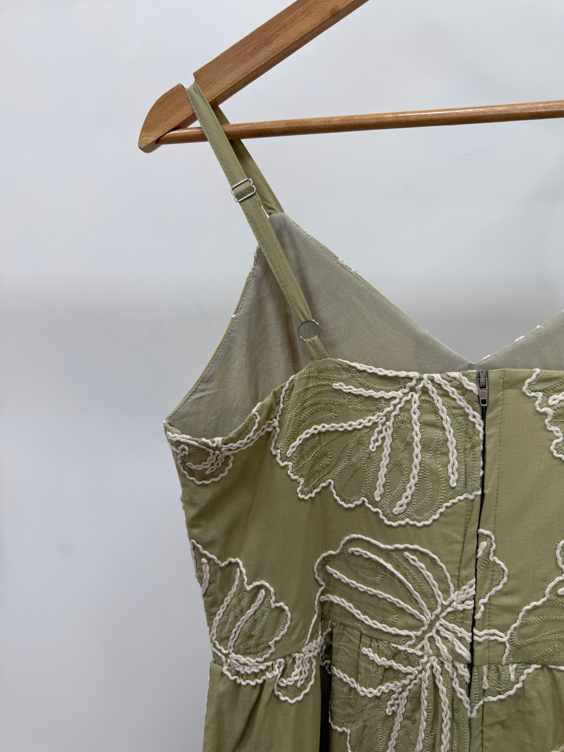 Vestido Midi Bordado Jade