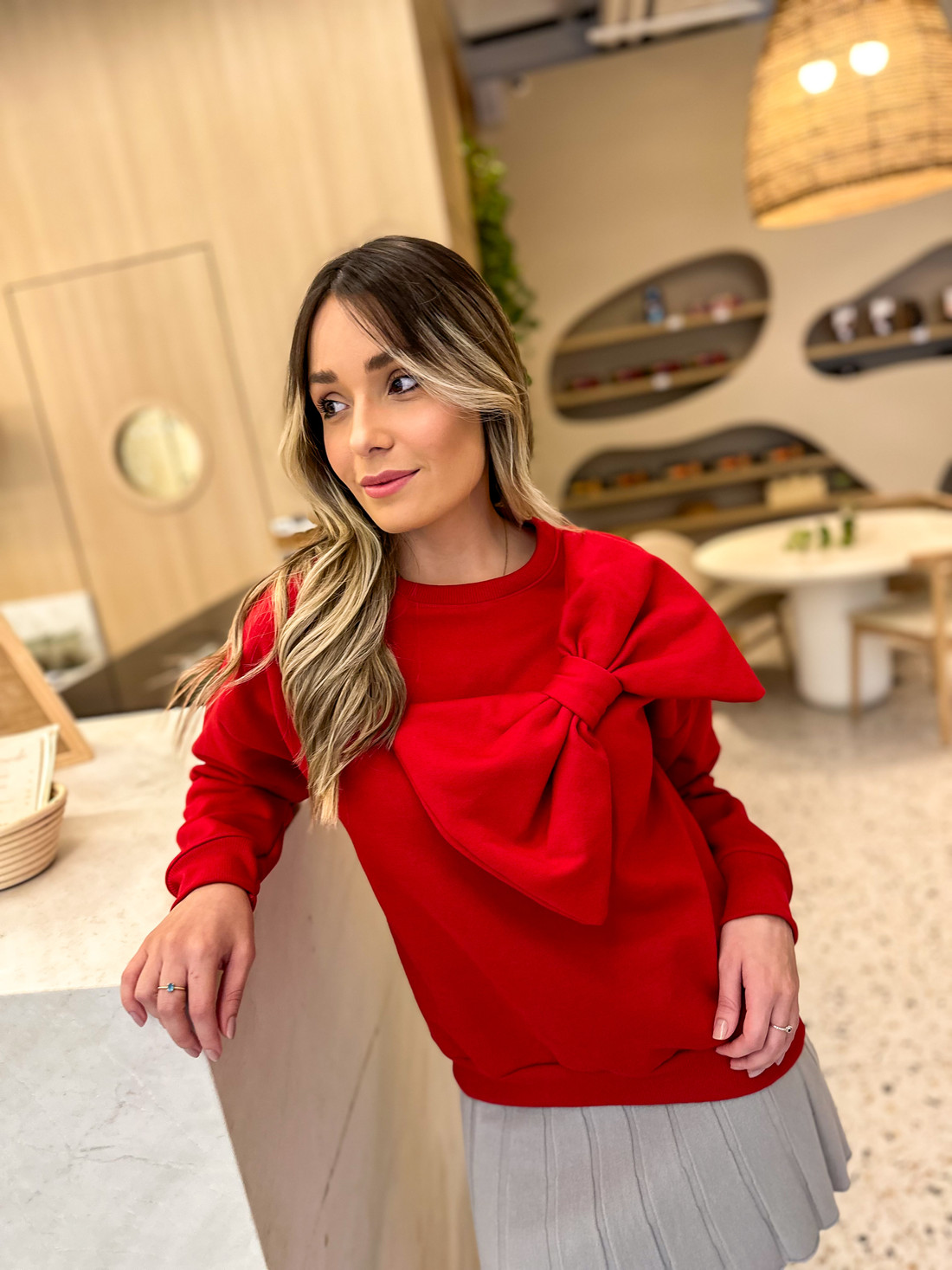 Moletom Adriana de Laço no ombro vermelho Moletom Adriana de Laço no ombro vermelho