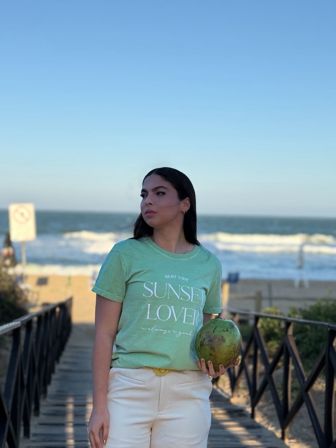 Camiseta T-shirt feminina Sunset cor verde chá (T-shirt estonada)