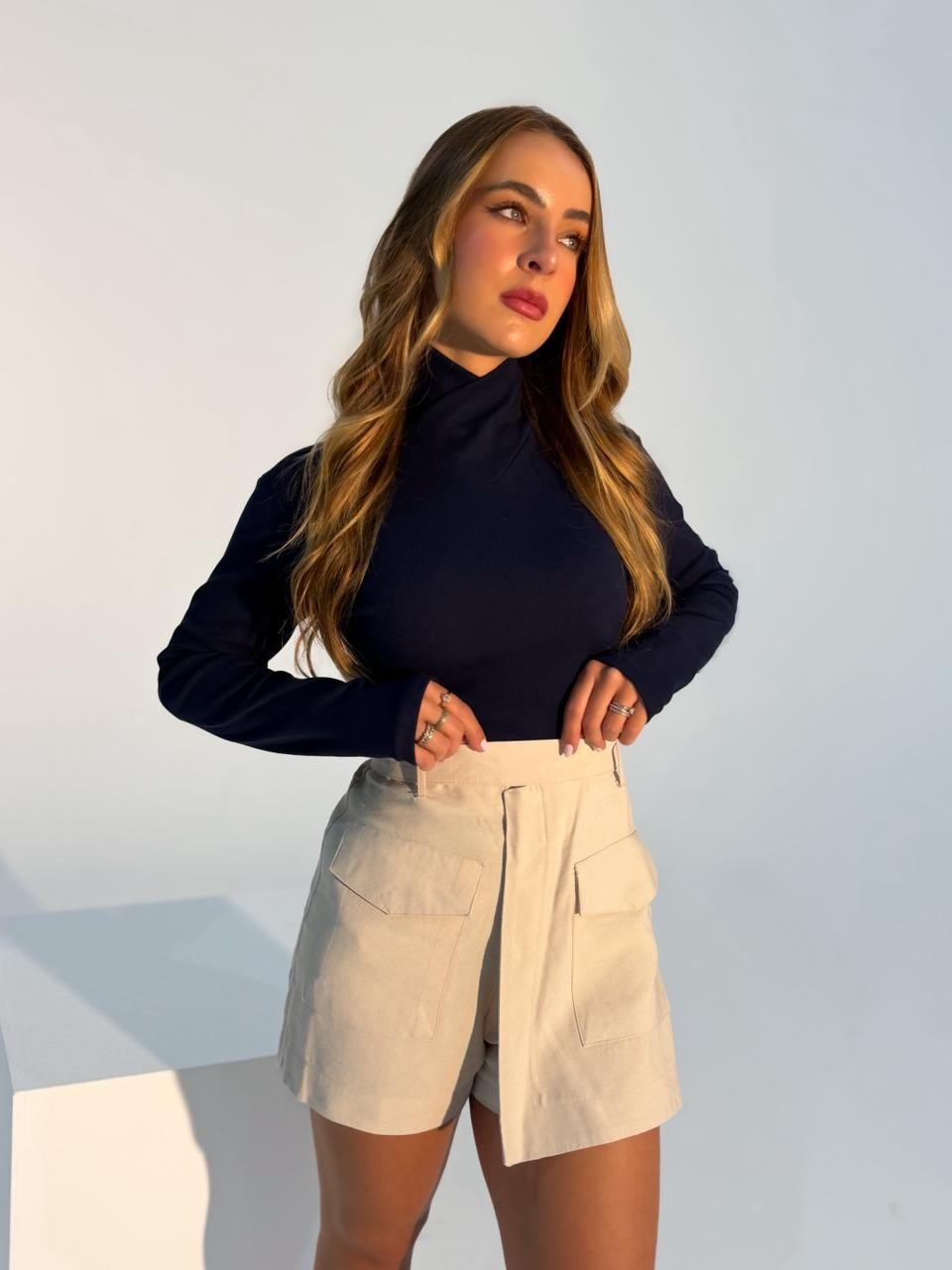 Blusa Lorena Gola Alta Marinho Blusa Lorena Gola Alta Marinho