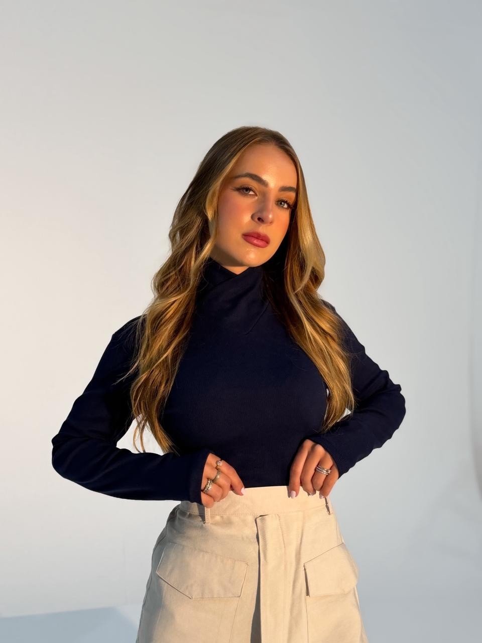 Blusa Lorena Gola Alta Marinho Blusa Lorena Gola Alta Marinho