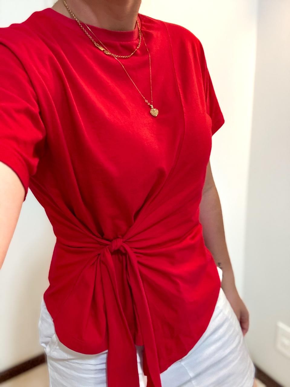 T-shirt Feminina Paloma Detalhe Frontal Transpassado Vermelha T-shirt Feminina Paloma Detalhe Frontal Transpassado Vermelha