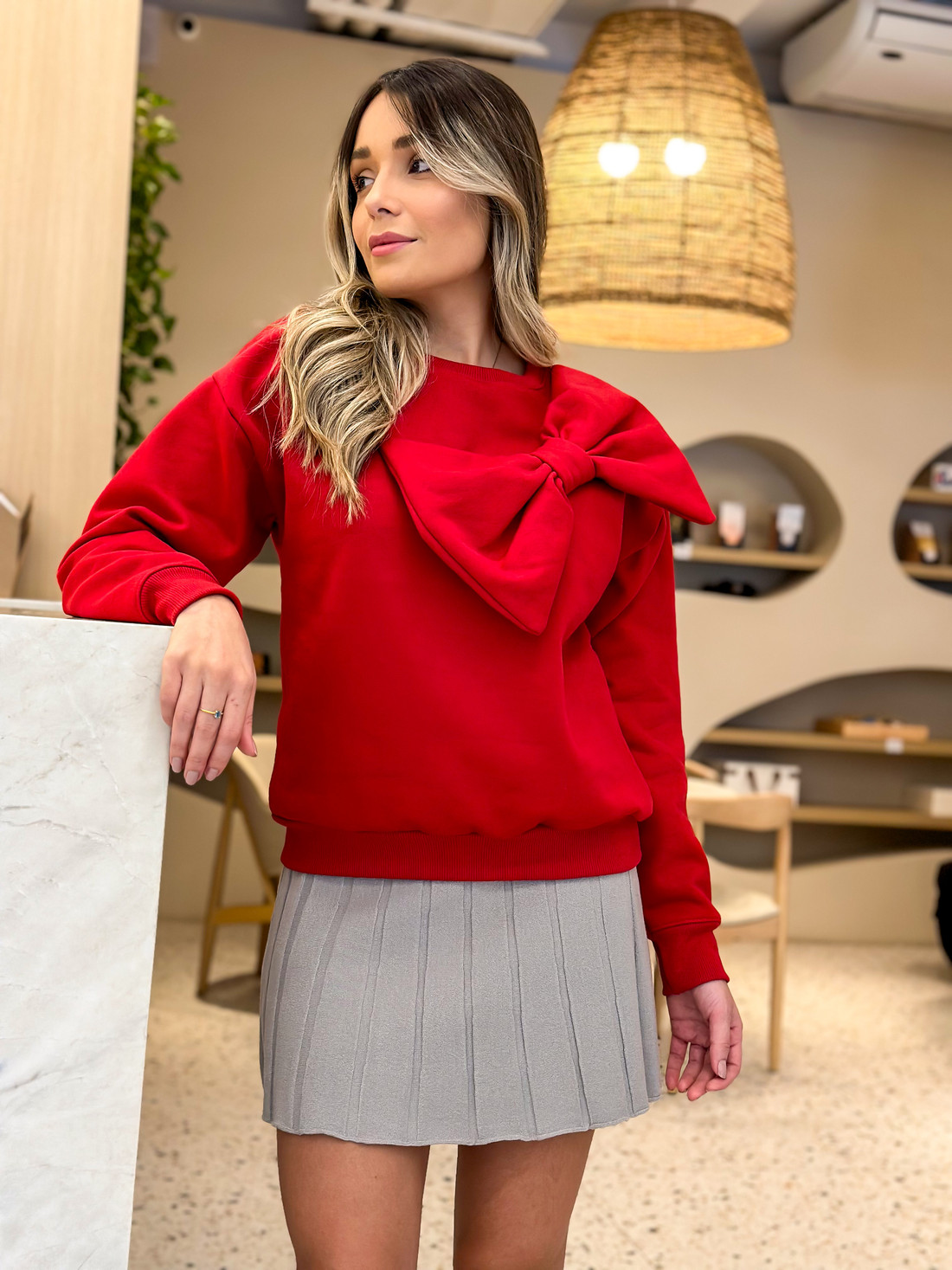 Moletom Adriana de Laço no ombro vermelho Moletom Adriana de Laço no ombro vermelho