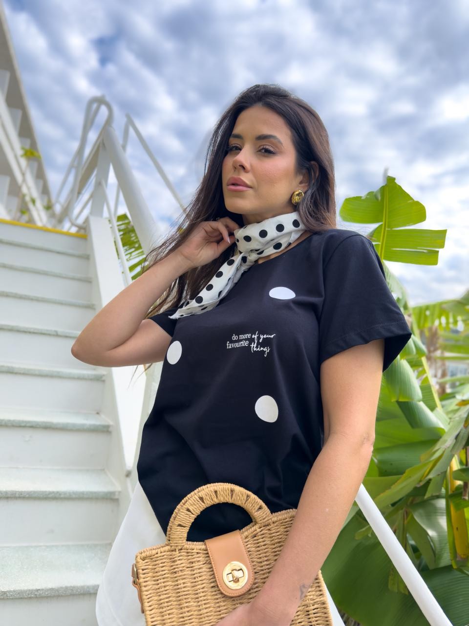 Camiseta T-shirt feminina Lavinia cor preto de poá