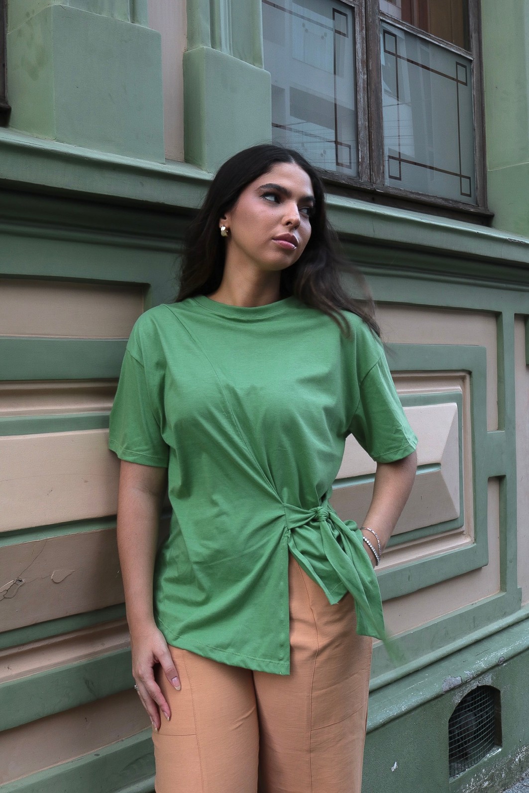 T-shirt Feminina Paloma Detalhe Frontal Transpassado Verde Oliva