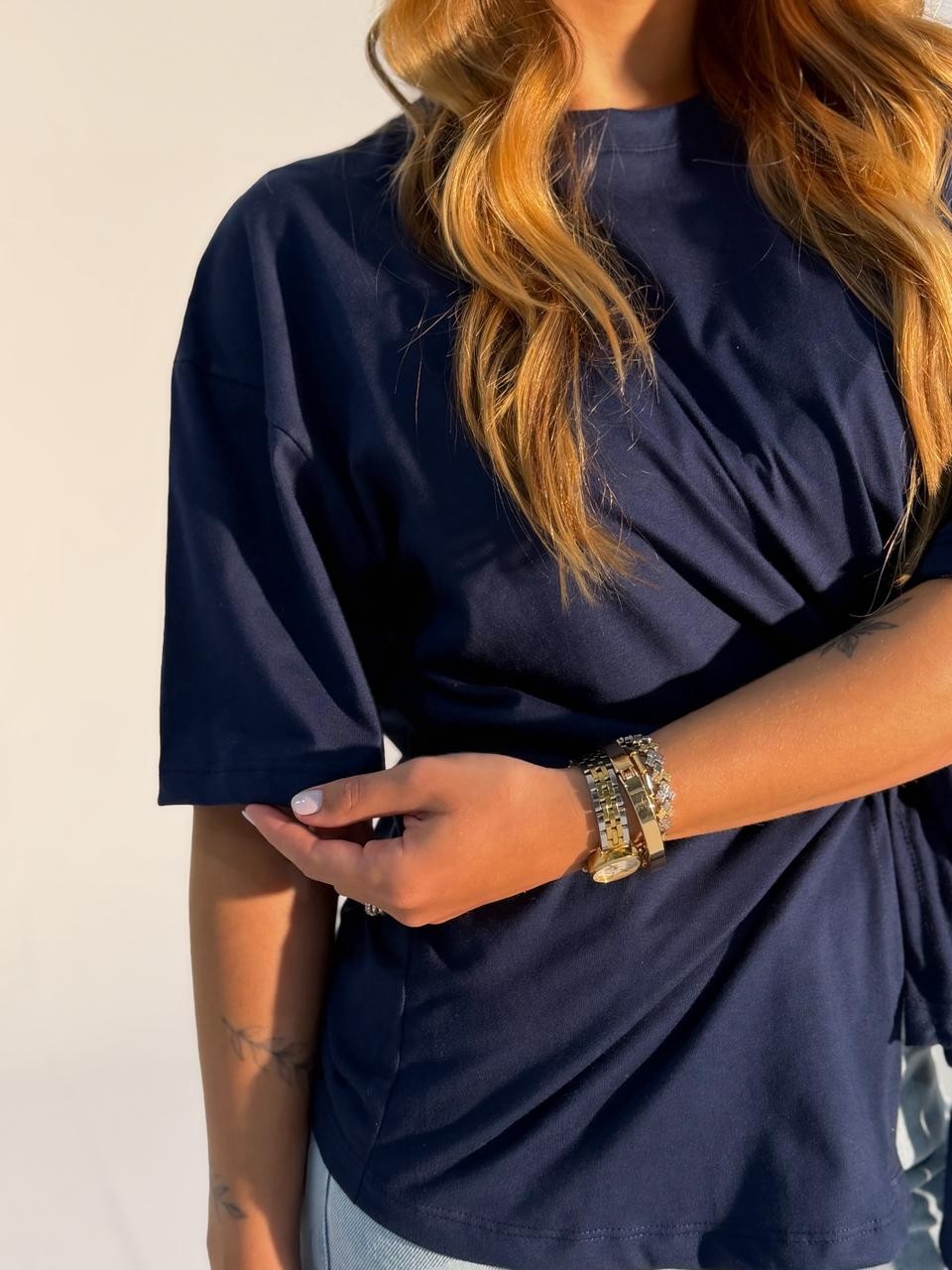 T-shirt Feminina Paloma Detalhe Frontal Transpassado na Cor Azul Marinho