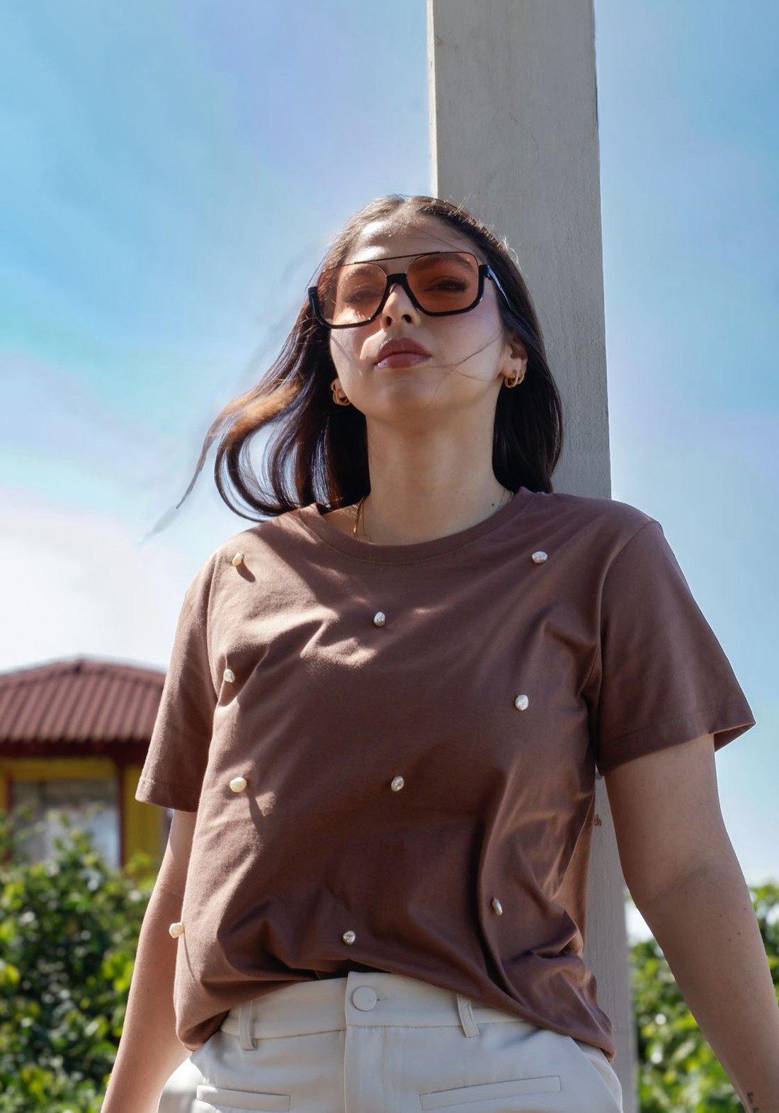 Camiseta T-shirt feminina Safira cor cacau (peça bordada com madreperola)