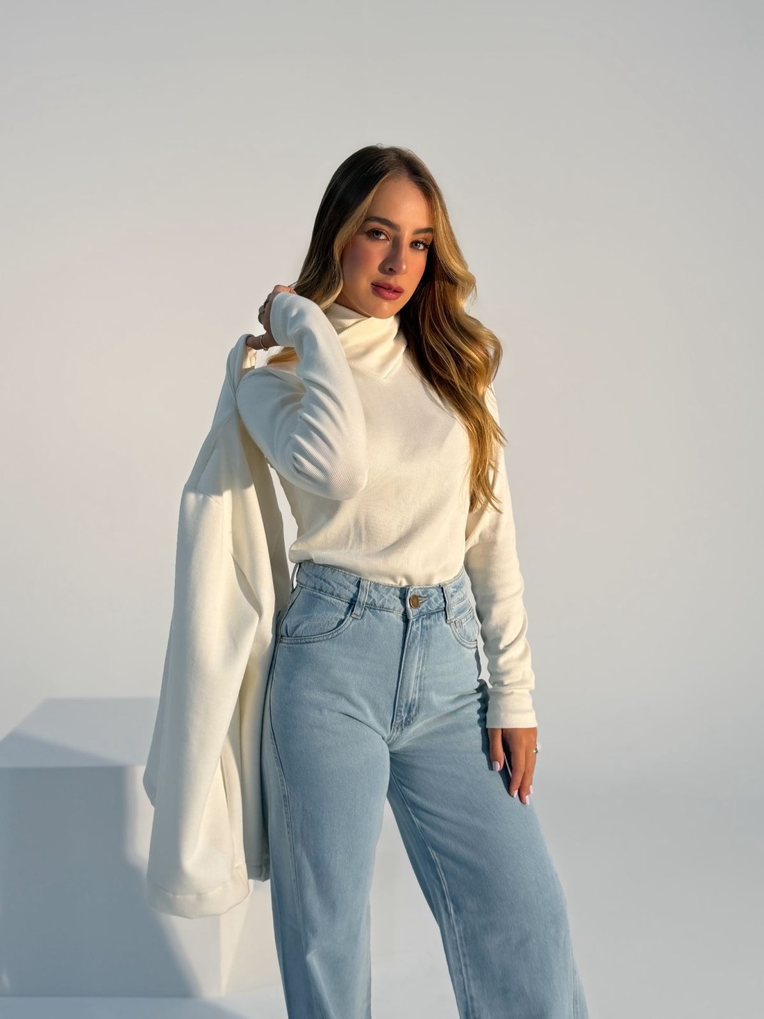 Blusa Feminina Lorena Gola Alta Off White