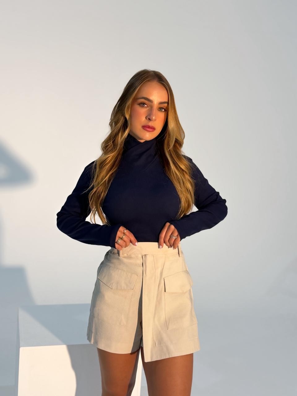 Blusa Lorena Gola Alta Marinho Blusa Lorena Gola Alta Marinho