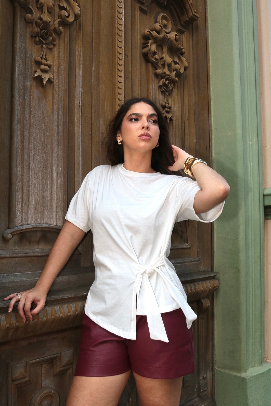 T-shirt Feminina Paloma Detalhe Frontal Transpassado Off White