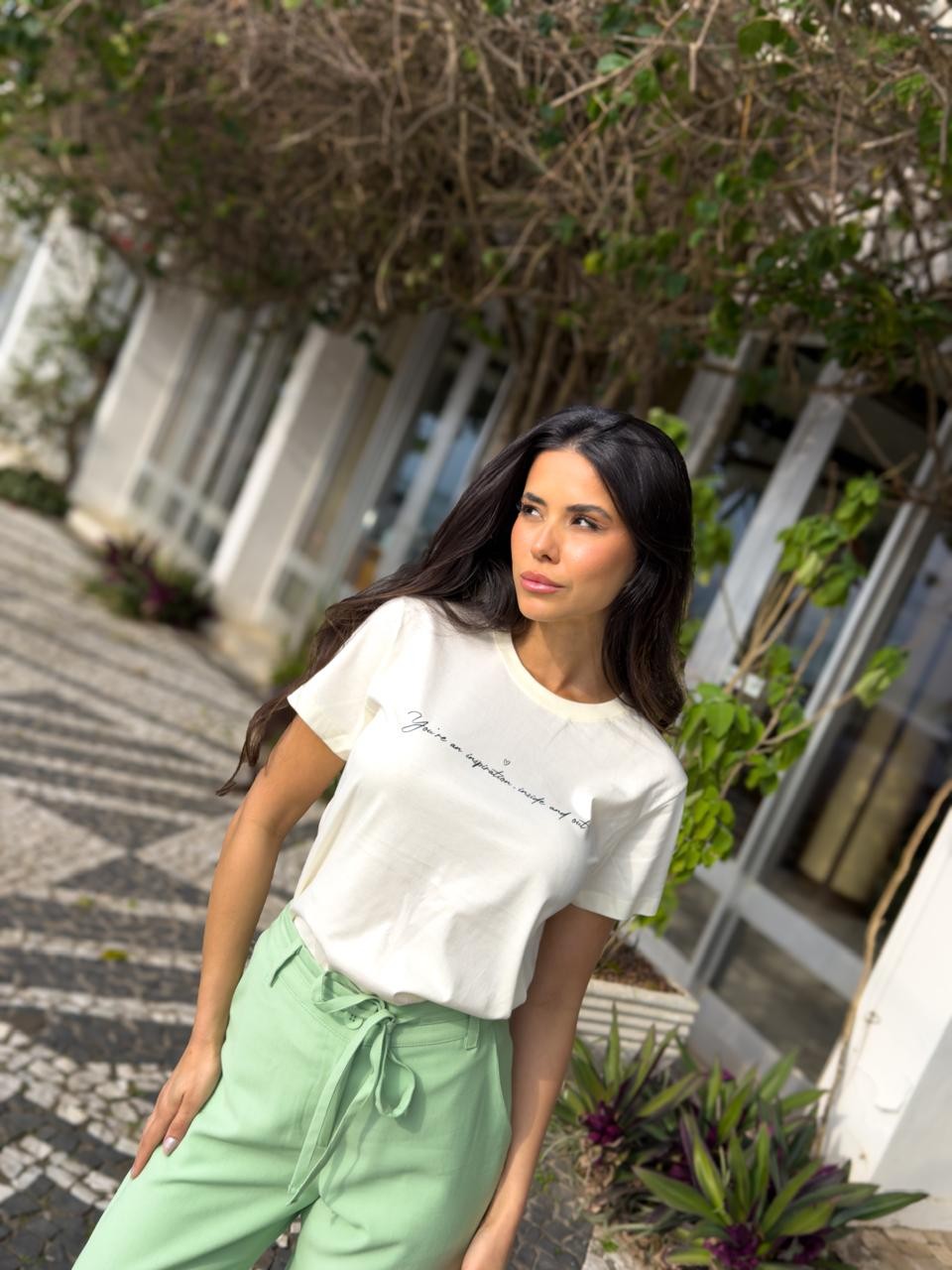 Camiseta T-shirt feminina Melina cor amarelo manteiga