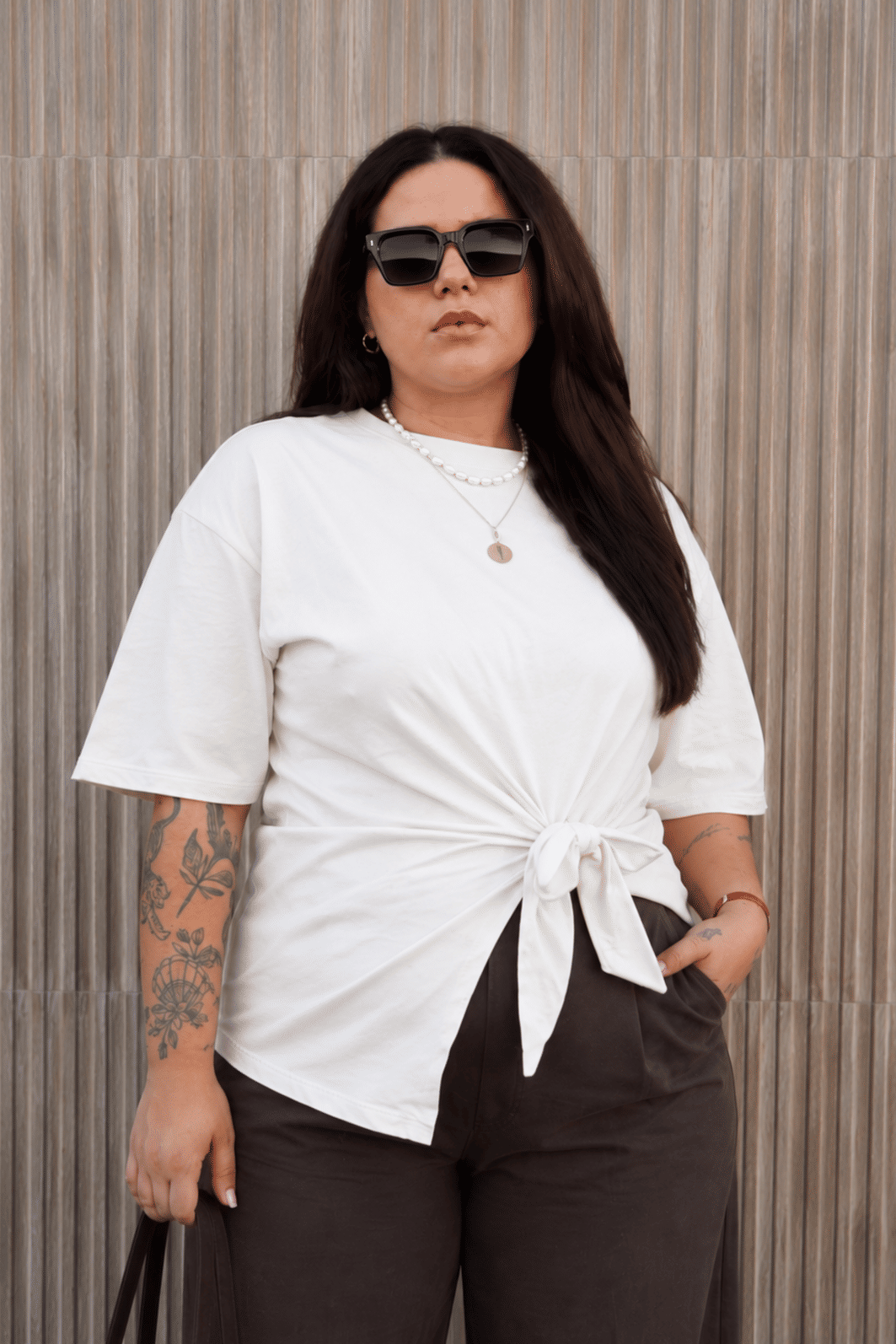 T-shirt Feminina Paloma Plus Size Detalhe Transpassada Cor off white
