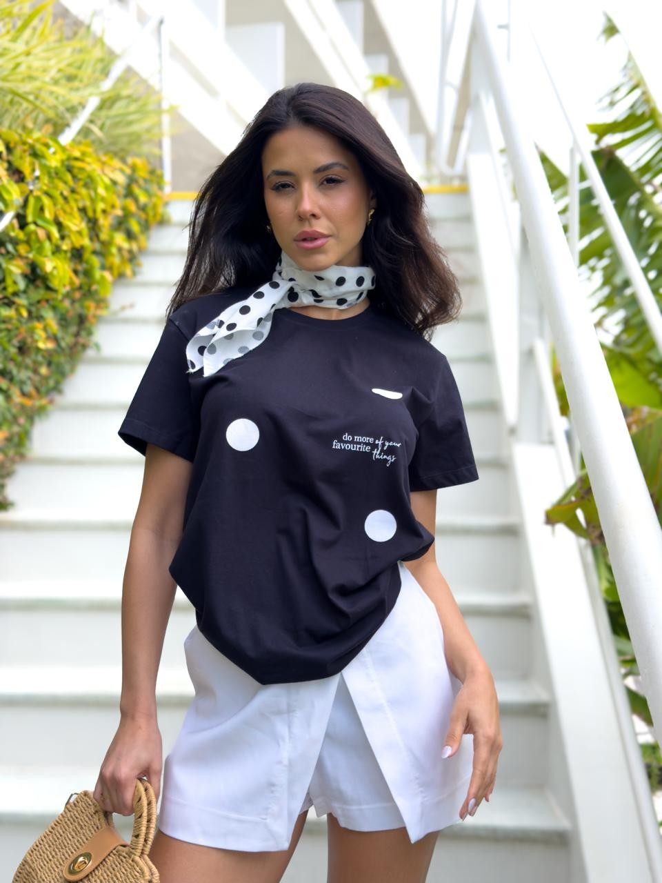 Camiseta T-shirt feminina Lavinia cor preto de poá