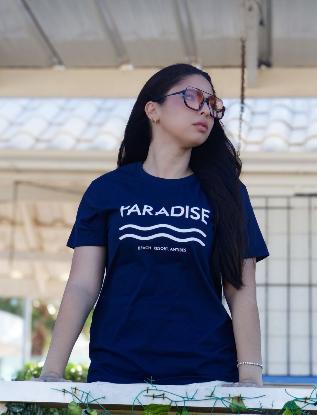 Camiseta T-shirt feminina Resorts cor azul marinho