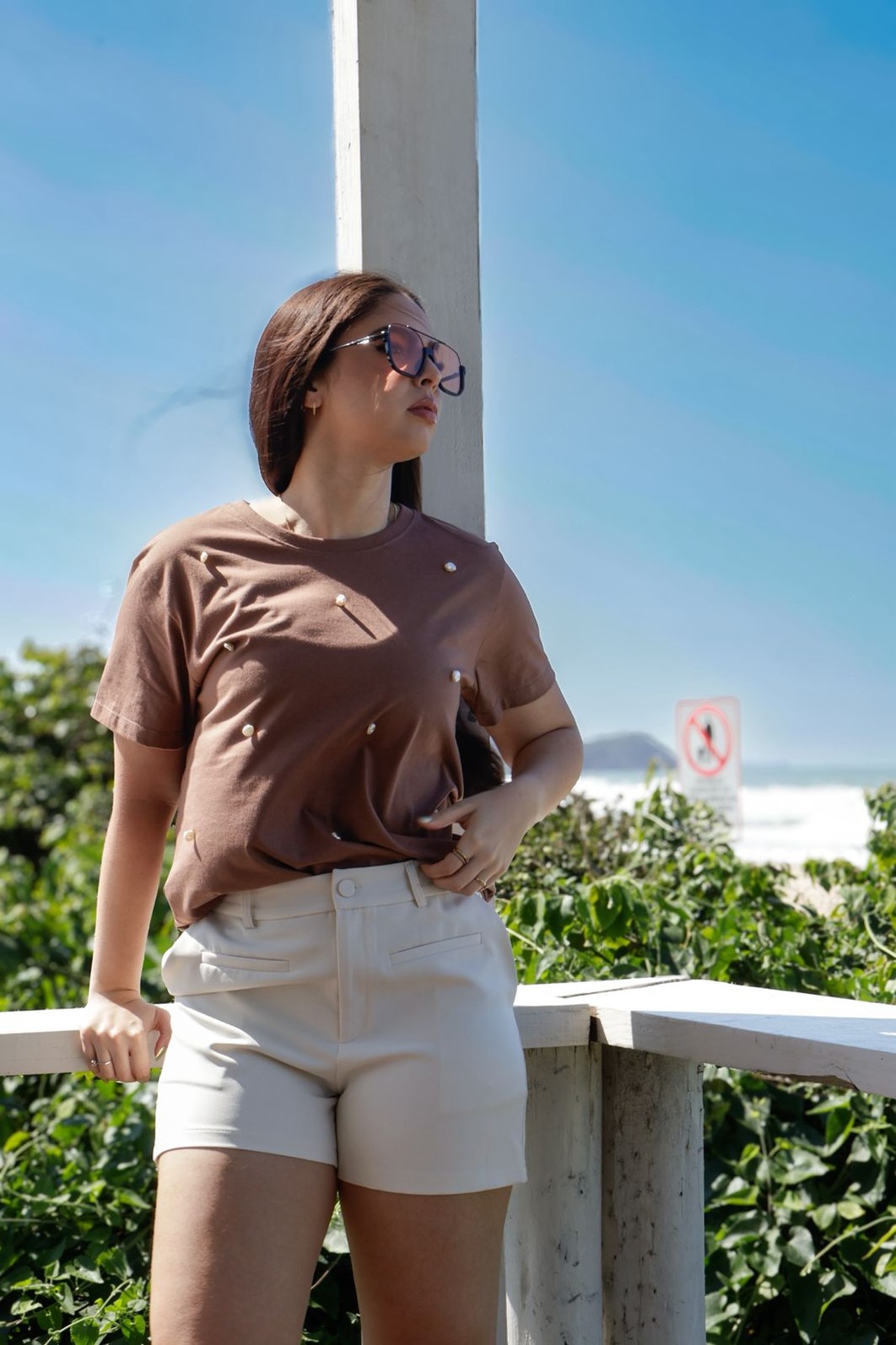 Camiseta T-shirt feminina Safira cor cacau (peça bordada com madreperola)