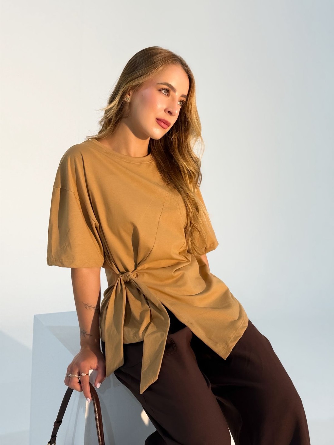 T-shirt Feminina Paloma Detalhe Frontal Transpassado Café com leite T-shirt Feminina Paloma Detalhe Frontal Transpassado Café com leite