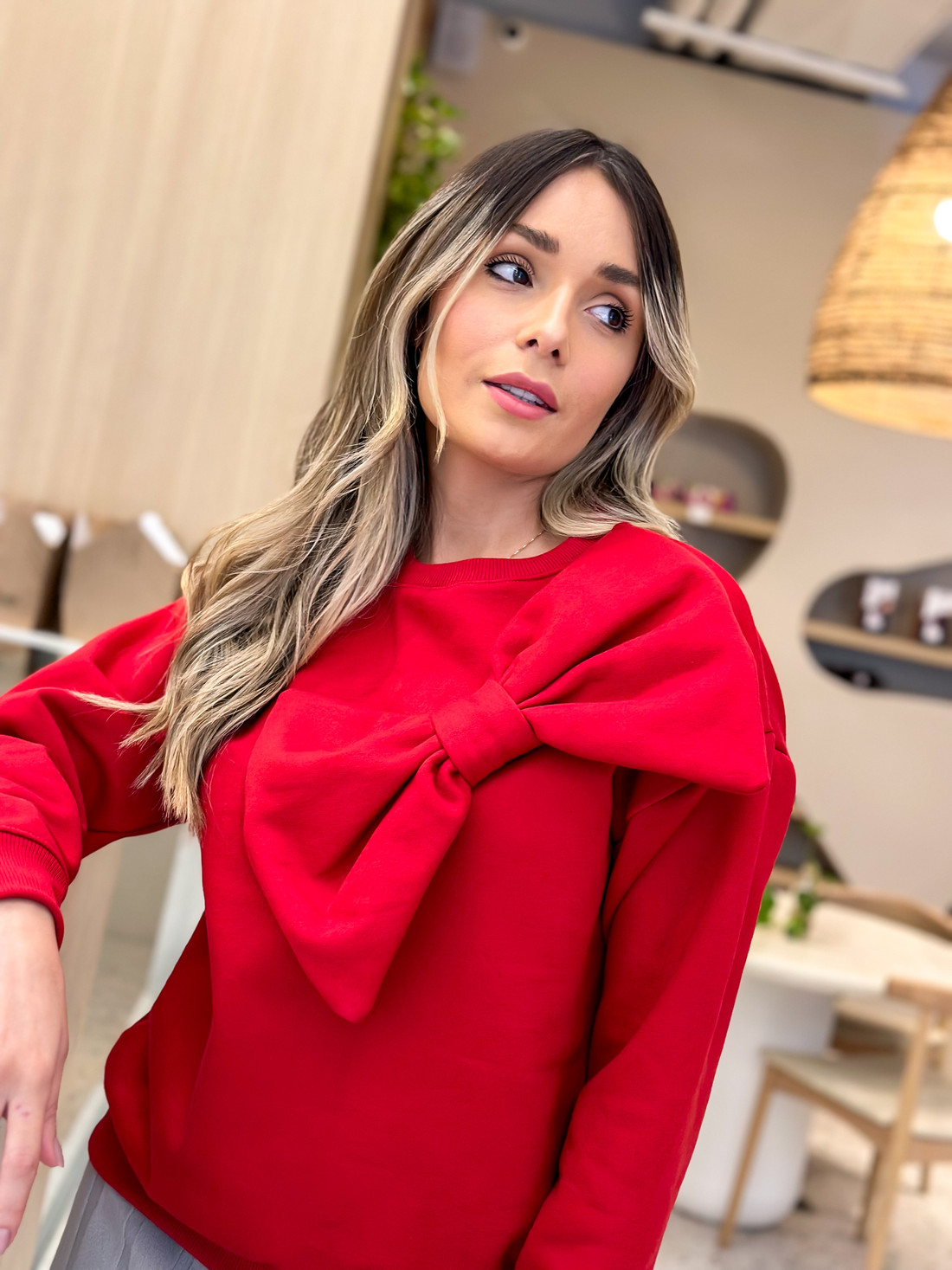 Moletom Adriana de Laço no ombro vermelho Moletom Adriana de Laço no ombro vermelho