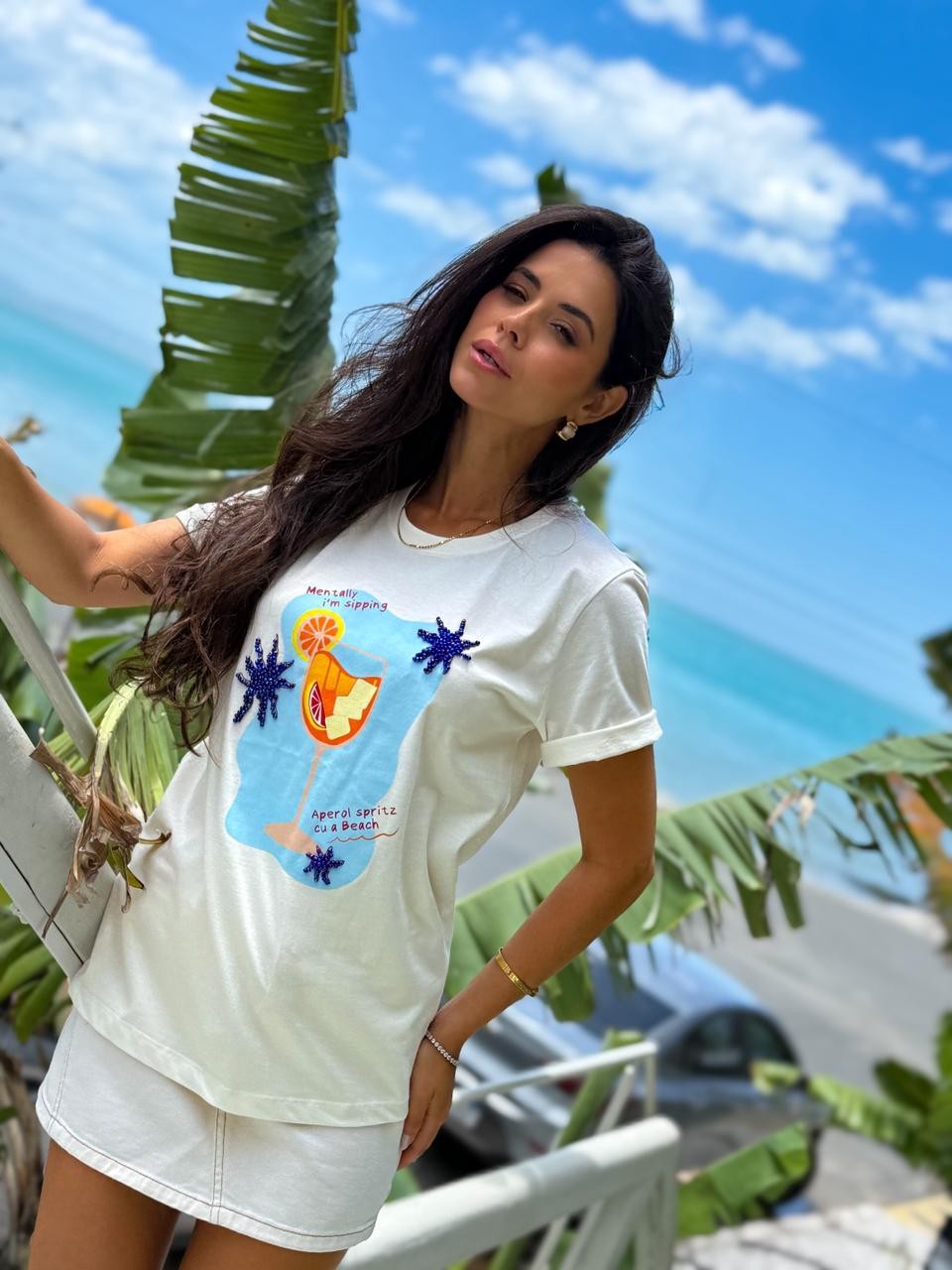 T-shirt Feminina Aperol Cor Off White Bordada a Mão