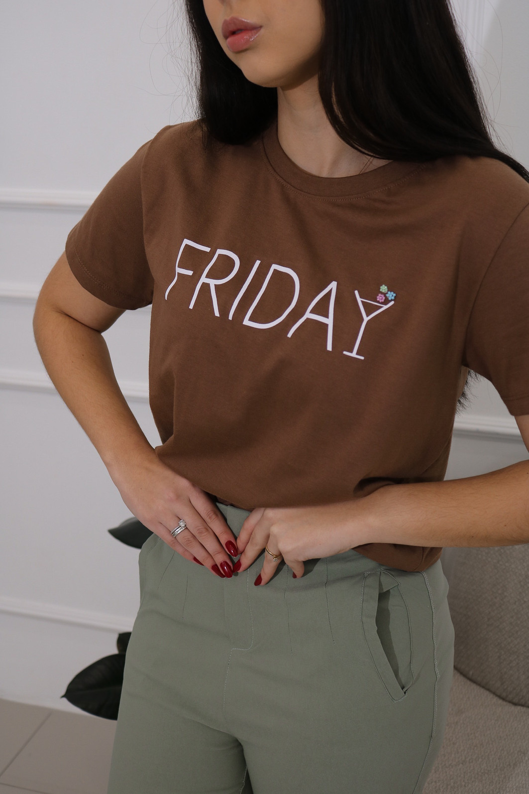 T-SHIRT FRIDAY CACAU (COM BORDADO A MÃO)