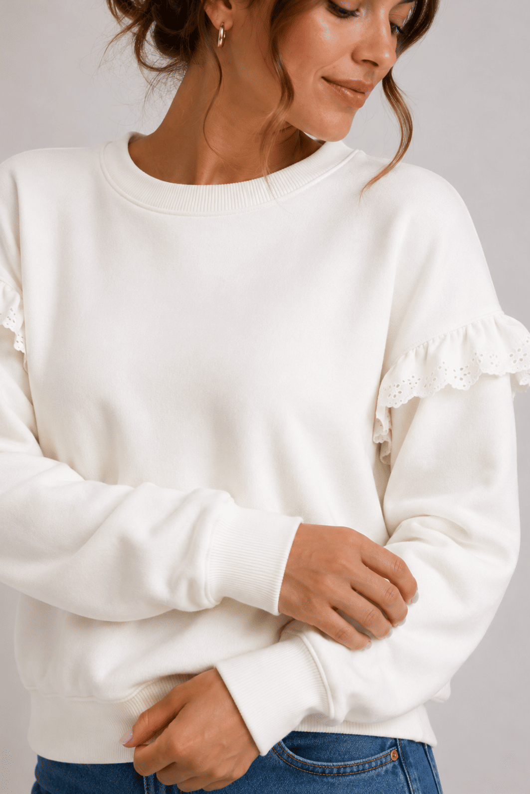 Moletom Lili Cor Off White com bordado inglês na manga Moletom Lili Cor Off White com bordado inglês na manga