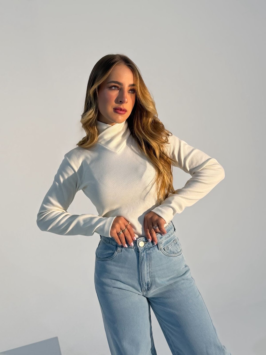 Blusa Feminina Lorena Gola Alta Off White