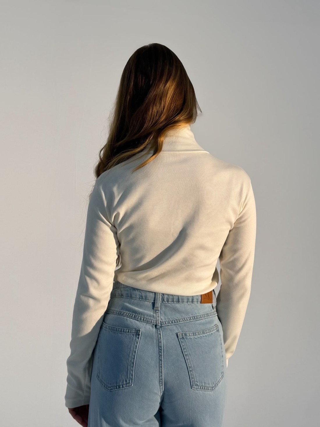 Blusa Feminina Lorena Gola Alta Off White