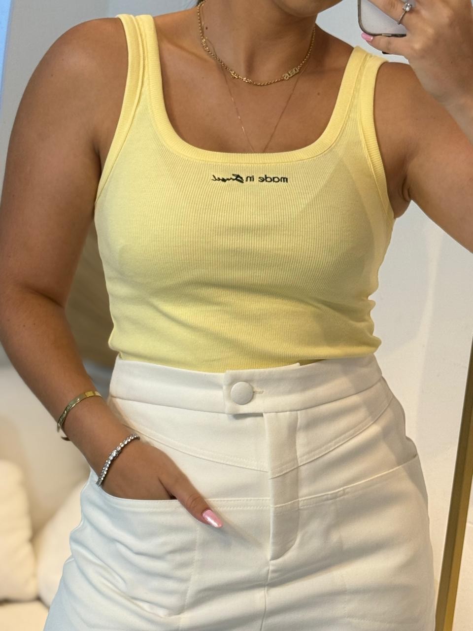 Regata Feminina Edição Copa do Mundo Amarelo Manteiga Regata Feminina Edição Copa do Mundo Amarelo Manteiga