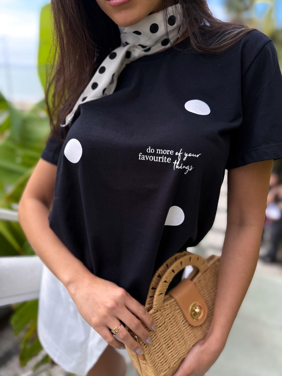 Camiseta T-shirt feminina Lavinia cor preto de poá