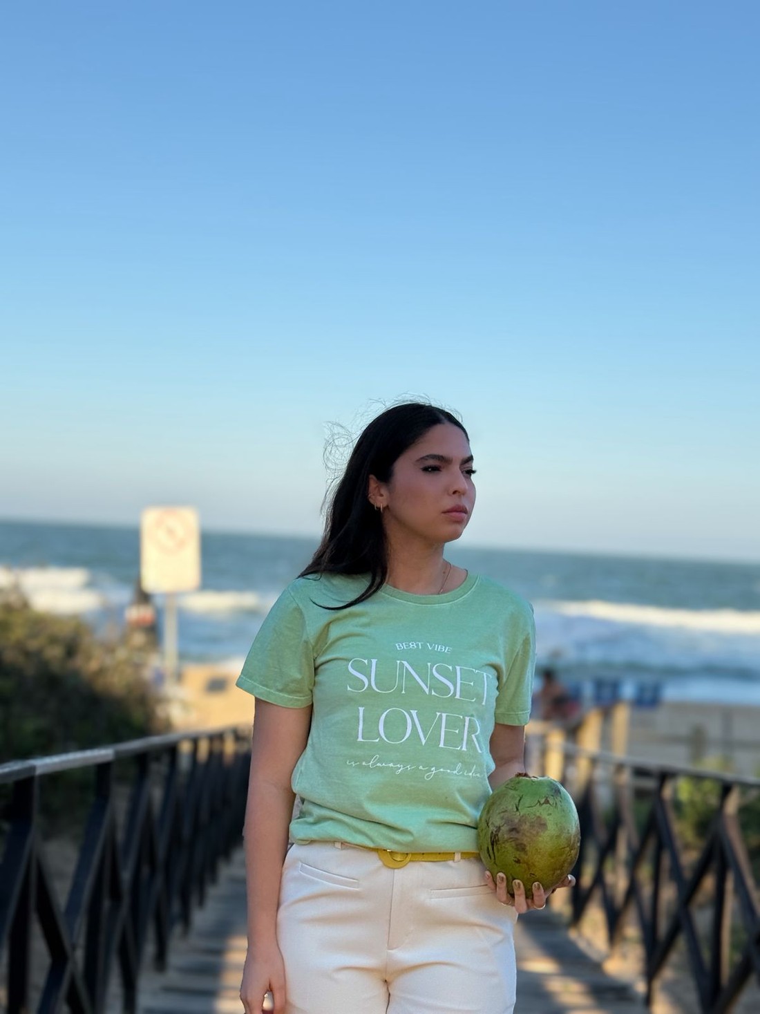 Camiseta T-shirt feminina Sunset cor verde chá (T-shirt estonada)