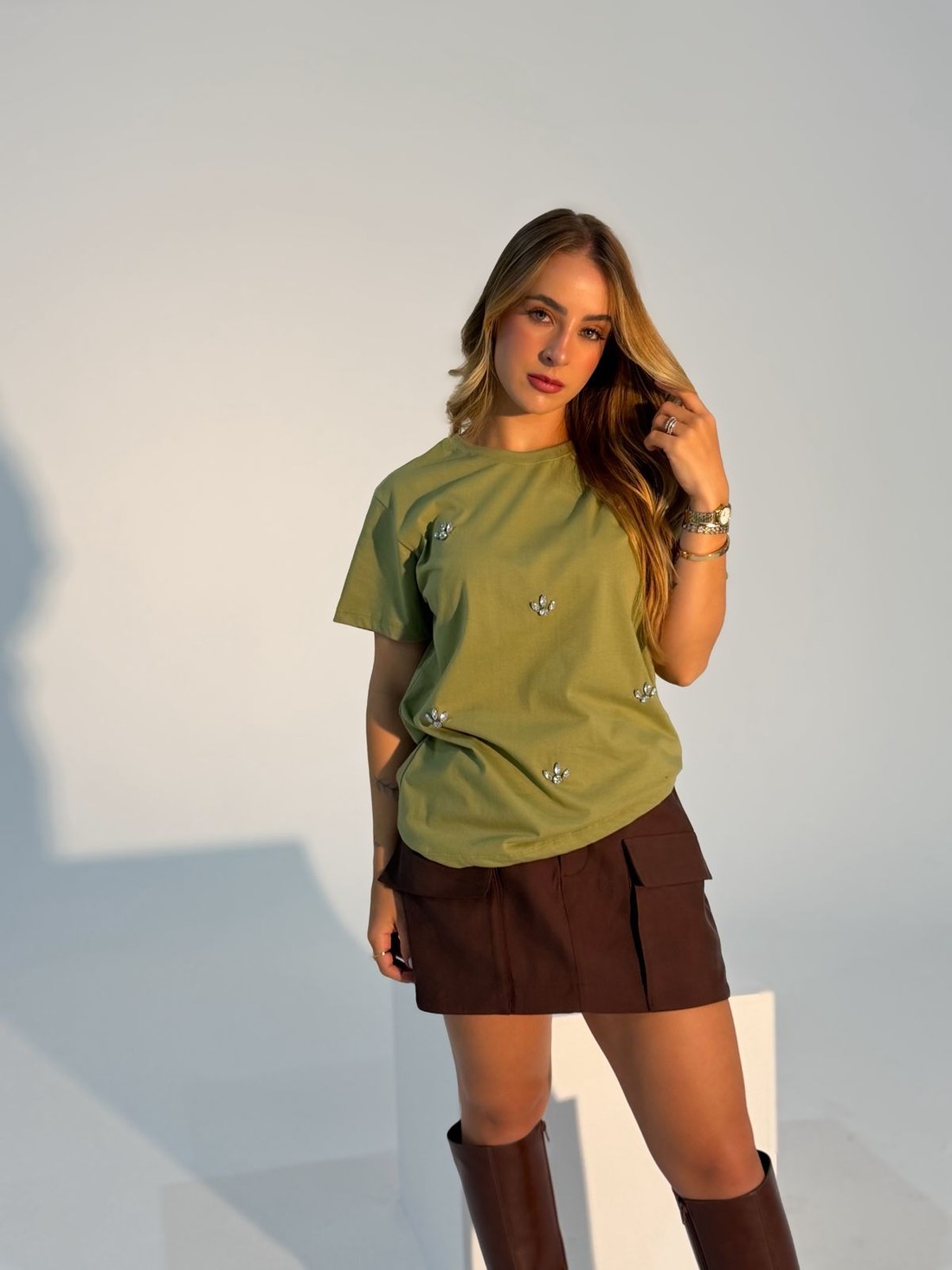 T-shirt Feminina Pamela Bordada Cor Verde Oliva
