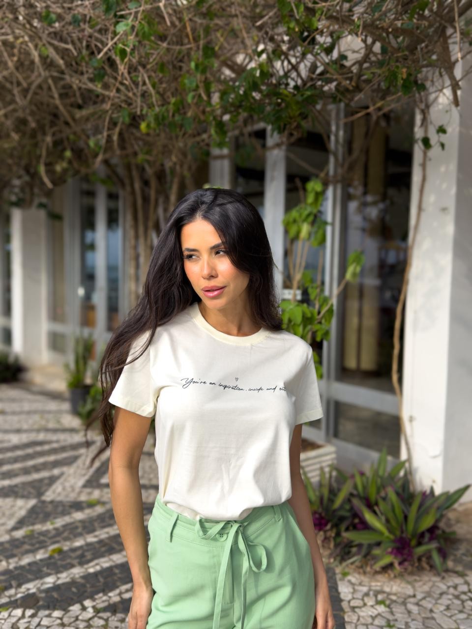 Camiseta T-shirt feminina Melina cor amarelo manteiga